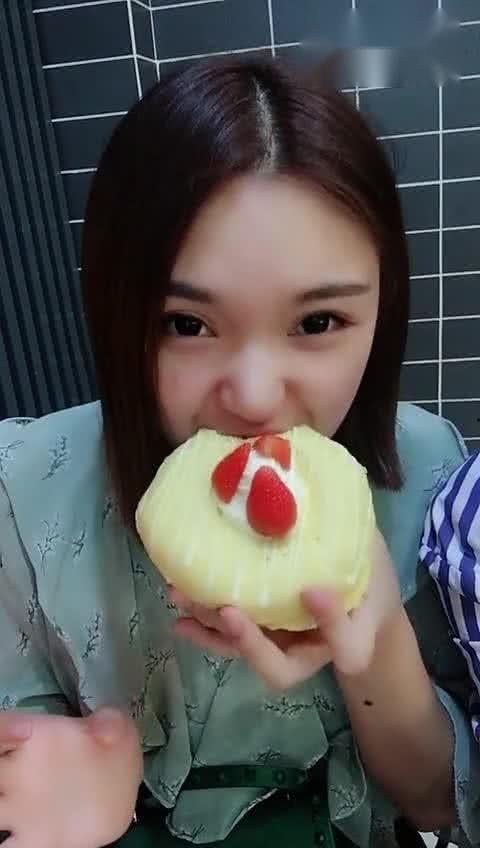 搞笑吃瓜的女孩,揭秘搞笑吃瓜女孩的欢乐日常