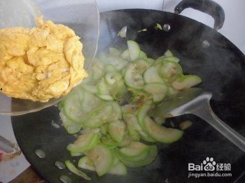 角瓜炒鸡蛋吃吗,角瓜炒鸡蛋，营养丰富的家常菜