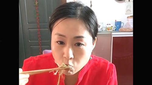 东北吃瓜姐,揭秘东北美食背后的故事与风情